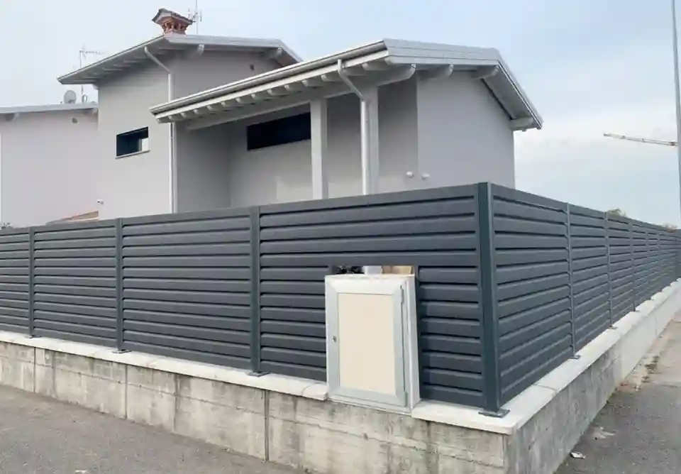 Gard din lamele metalice, Jaluzele 4D Imitația lemnului deschis