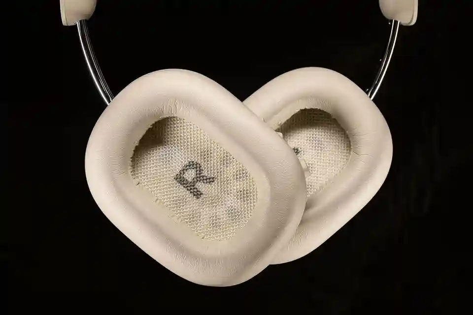MONDO Over-Ear Greige
