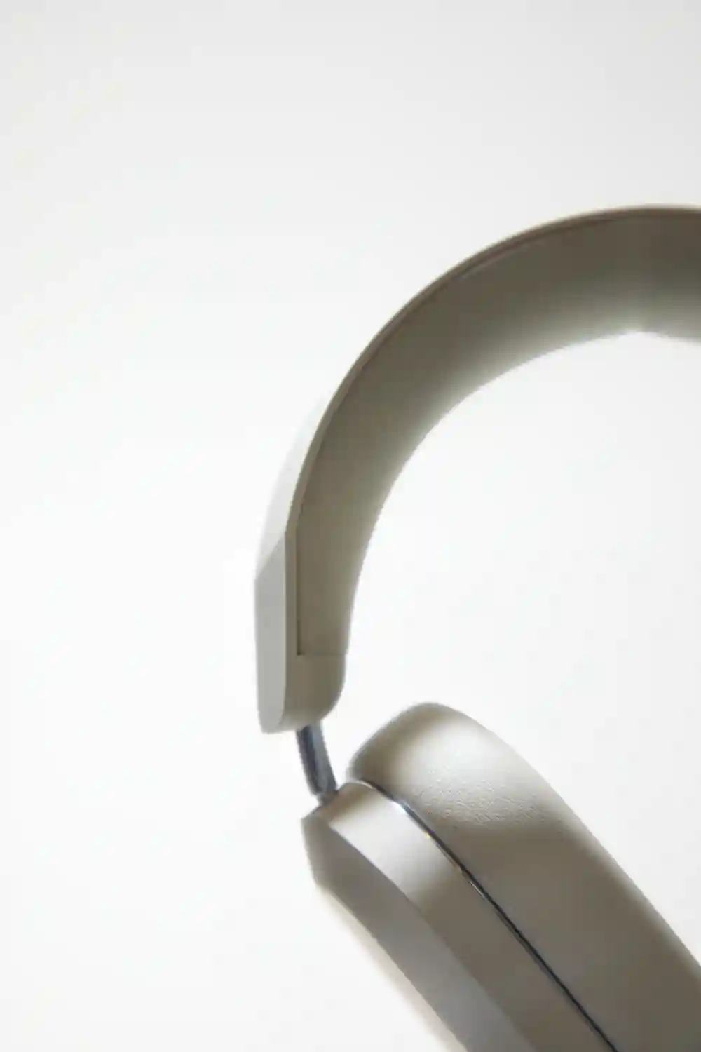 MONDO Over-Ear Greige