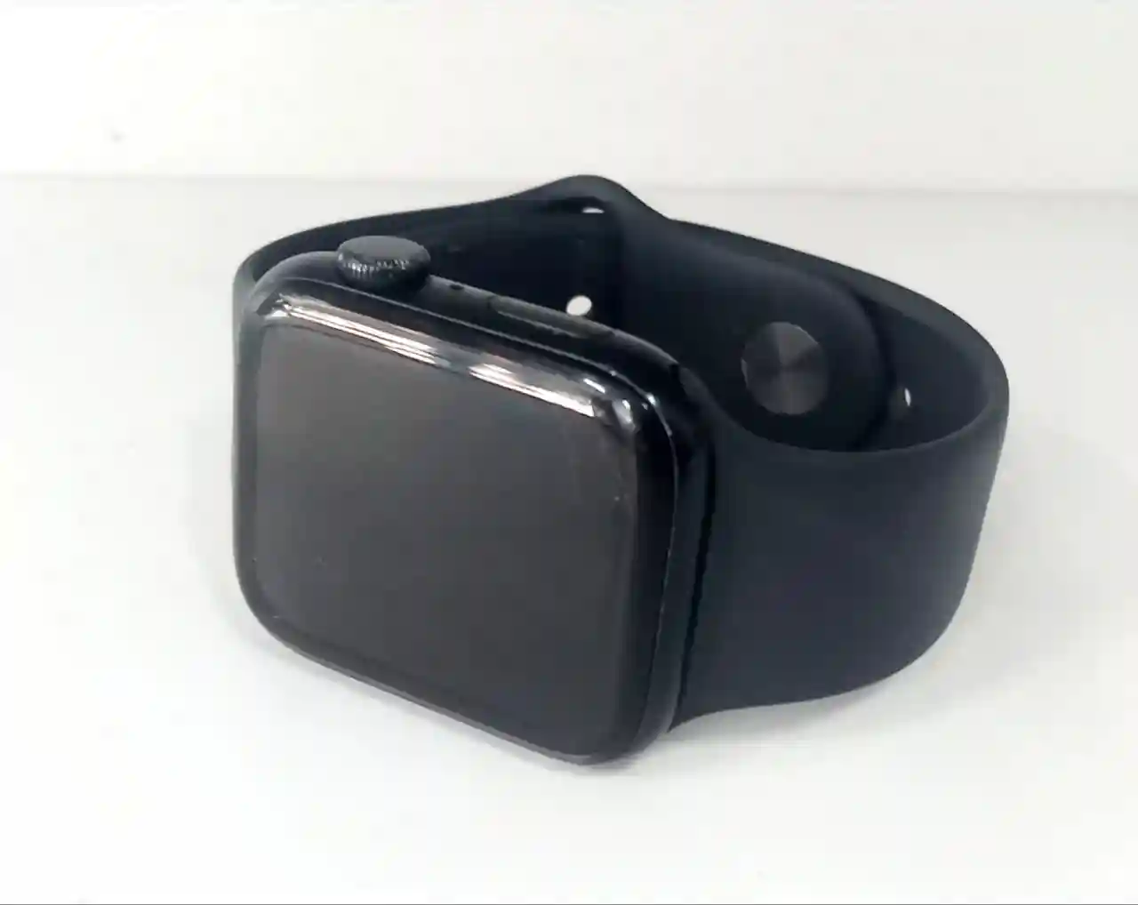 https://ispace.md/ru/product/apple-watch-se-gps-gen2-2023-44mm-tyomnaya-noc-sportivnyi-remesok-cveta-tyomnaya-noc-ml-mre93qra