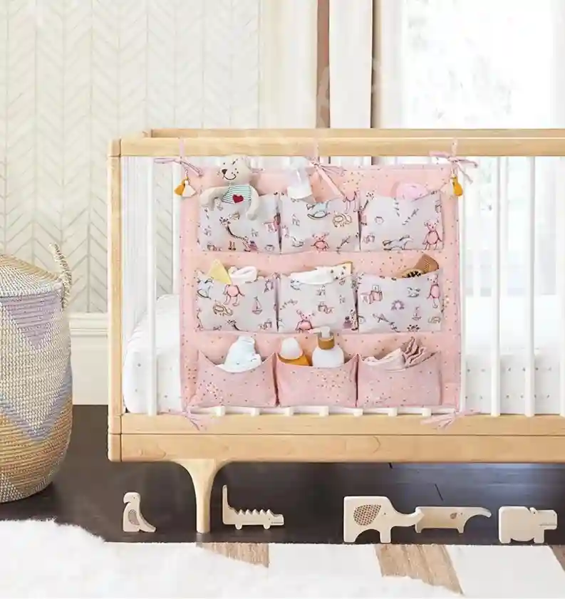 Organizator cu 9 buzunare la leagănul pentru copii 54x49cm Roz