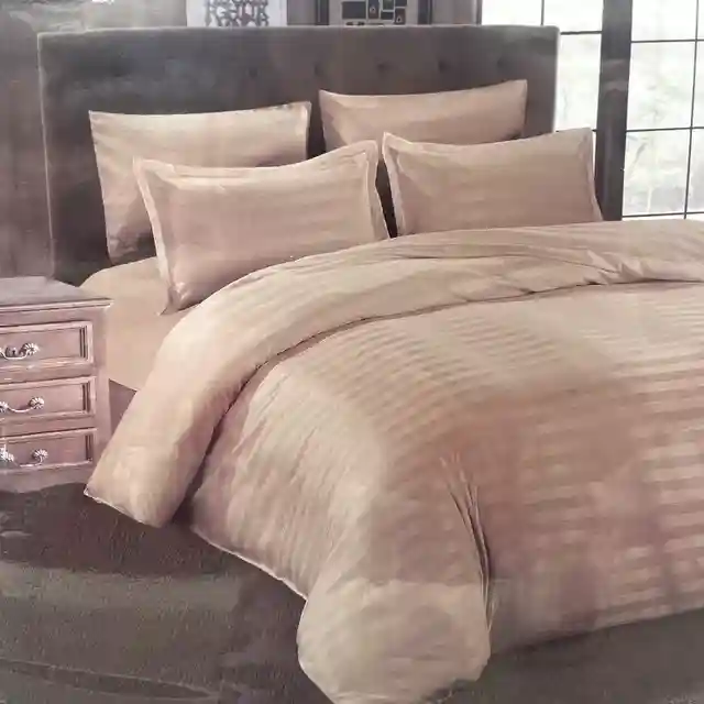 Set lenjerie de pat 4 piese din atlas – elegant și lucios, 220x230 cm