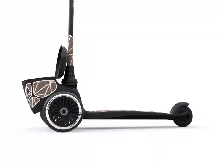 Trotineta Highwaykick 2 lifestyle brown lines