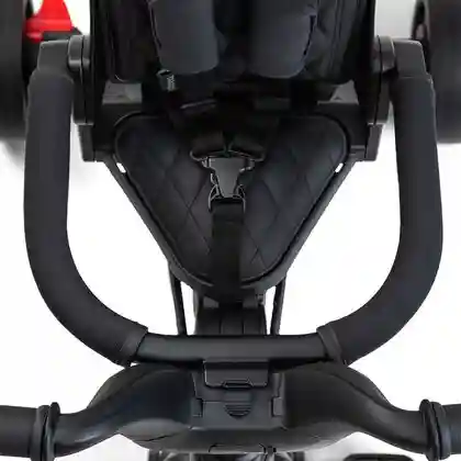 Tricicleta Doona Liki Trike Midnight Editie limitata 
