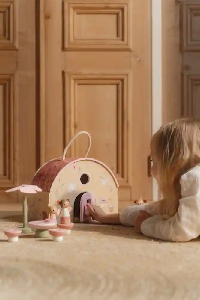 Casuta de papusi portabila din lemn FSC cu zane si mobilier - Fairy Garden - Little Dutch 