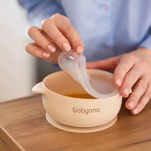 Bol din silicon cu ventuză și capac Bej, Babyono