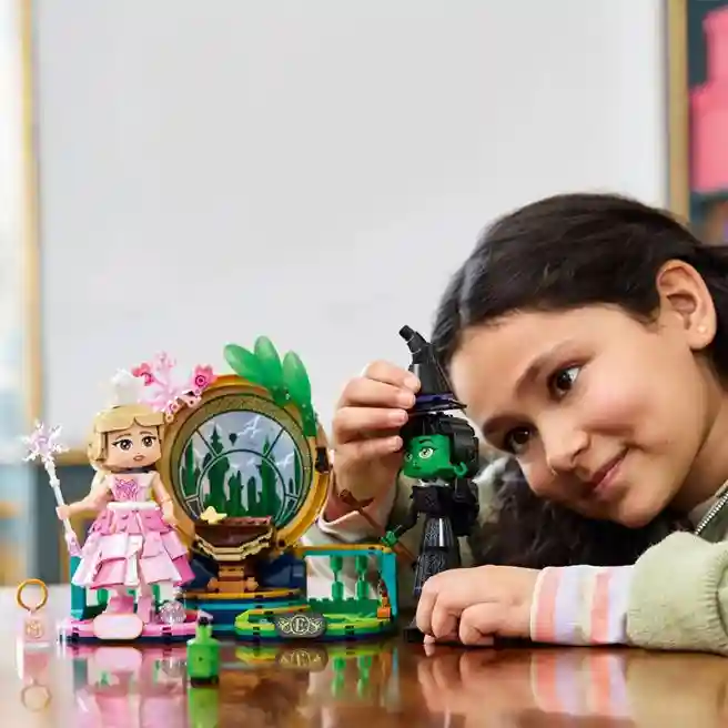 Constructor LEGO Wicked Figuri ale lui Elphaba și Glinda, art. 75682