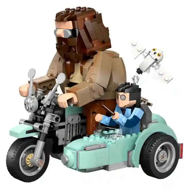Constructor LEGO Harry Potter Plimbare cu motocicleta lui Hagrid și Harry, art. 76443