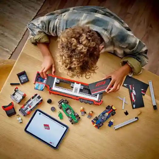 Конструктор LEGO City Грузовик F1 с автомобилями RB20 и AMR24 F1, арт. 60445