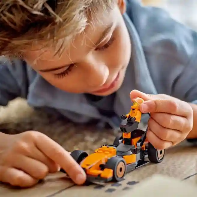 Конструктор LEGO City Пилот F1 на гоночном автомобиле McLaren, арт. 60442