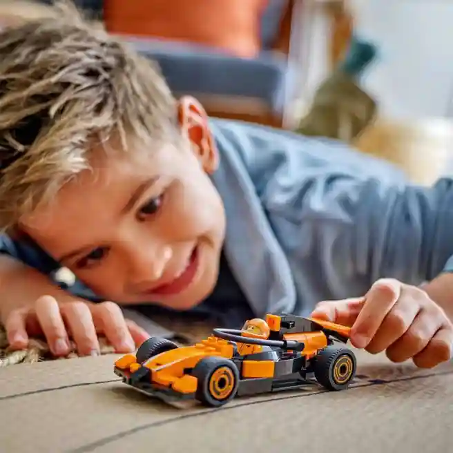 Конструктор LEGO City Пилот F1 на гоночном автомобиле McLaren, арт. 60442