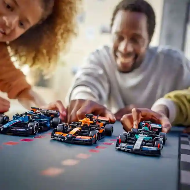 Конструктор LEGO Speed Champions Гоночный автомобиль McLaren F1 Team MCL38, арт  77251