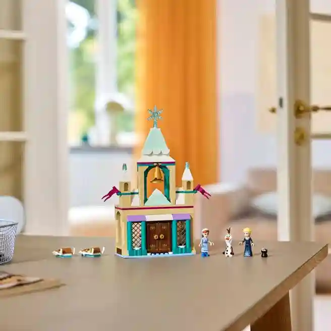 Constructor LEGO Disney Castelul Arendelle înghețat, art. 43265