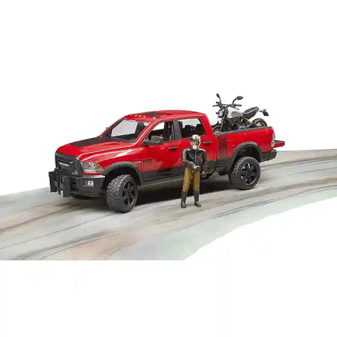 Внедорожник RAM 2500 с мотоциклом Scrambler Ducati Desert Sled и фигуркой водителя