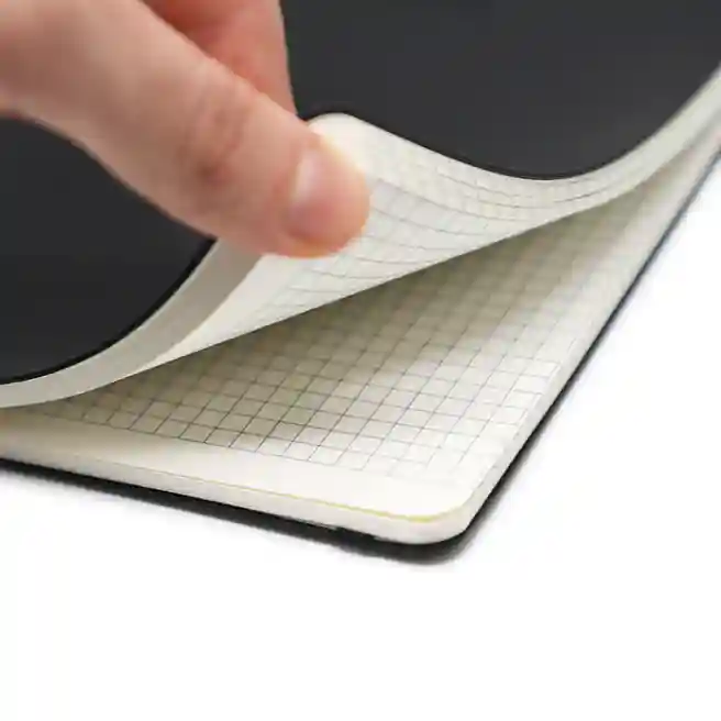 Agendă nedatată A5 pătrățele 96 foi IDEE copertă flexibilă cu elastic OBSIDIAN BLACK