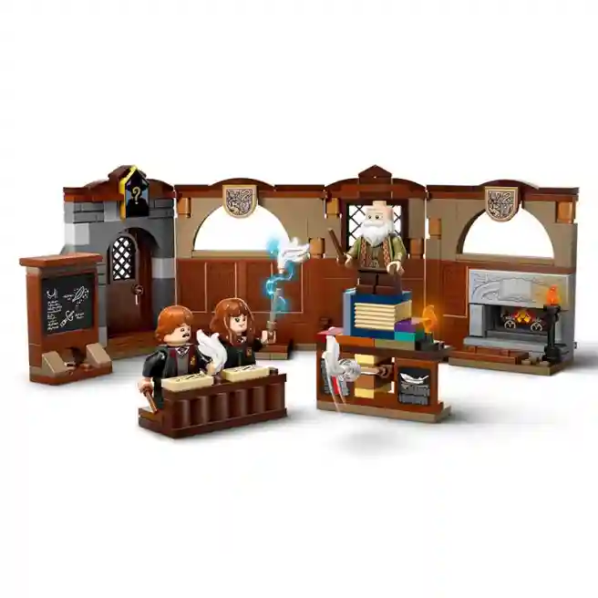 Constructor LEGO Harry Potter Castelul Hogwarts: Clasa de farmece, art. 76442