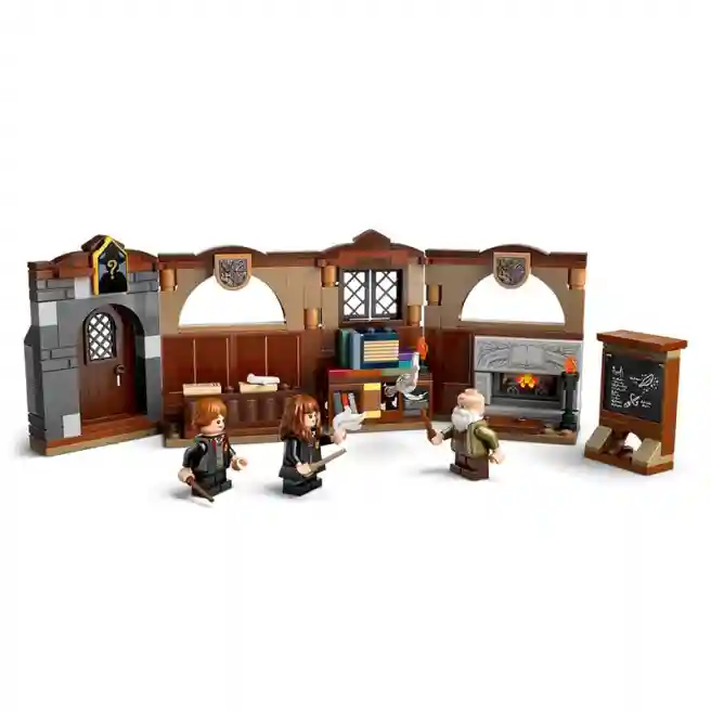 Constructor LEGO Harry Potter Castelul Hogwarts: Clasa de farmece, art. 76442