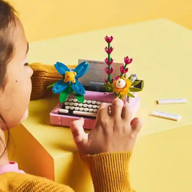 Конструктор LEGO Creator Пишущая машинка с цветами, арт. 31169