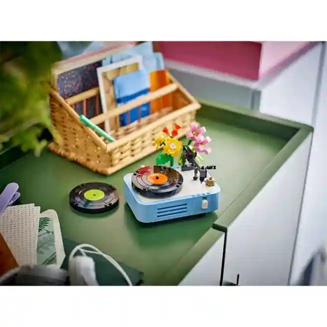 Конструктор LEGO Creator Проигрыватель с пластинками и цветами, арт  31172
