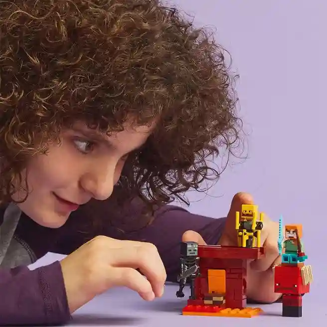 Constructor LEGO Minecraft Bătălia pentru Lava Inferioară, art. 21266