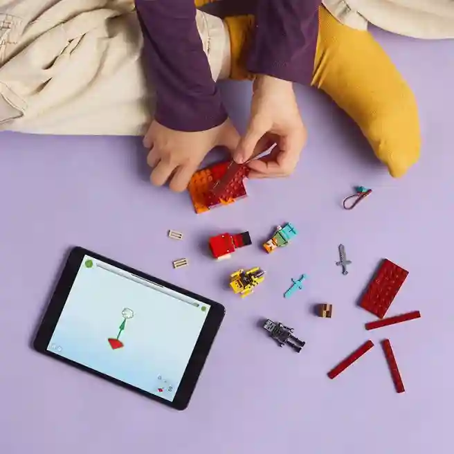 Constructor LEGO Minecraft Bătălia pentru Lava Inferioară, art. 21266