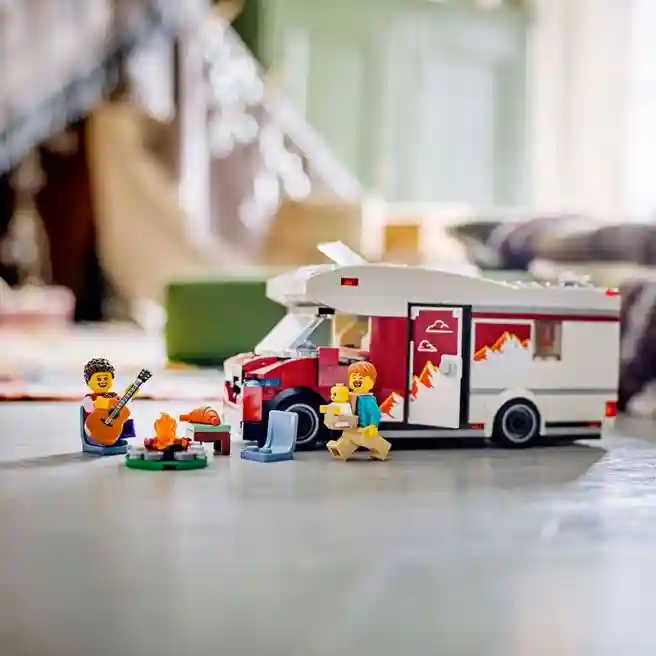 Constructor LEGO City Autocaravană de aventură pentru vacanțe în camping, art. 60454