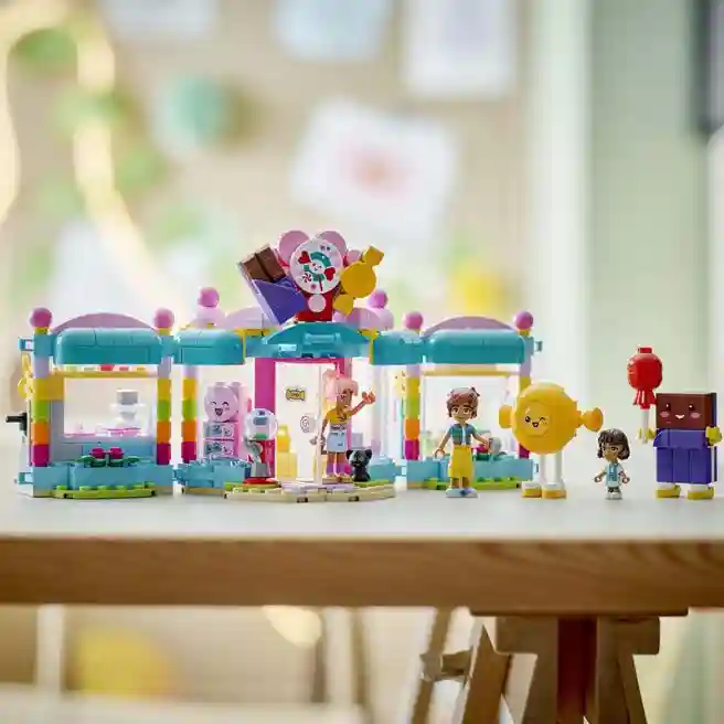 Constructor LEGO Friends Magazin de bomboane din Heartlake City, art. 42649