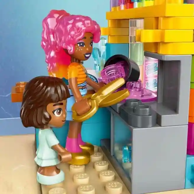 Constructor LEGO Friends Magazin de bomboane din Heartlake City, art. 42649