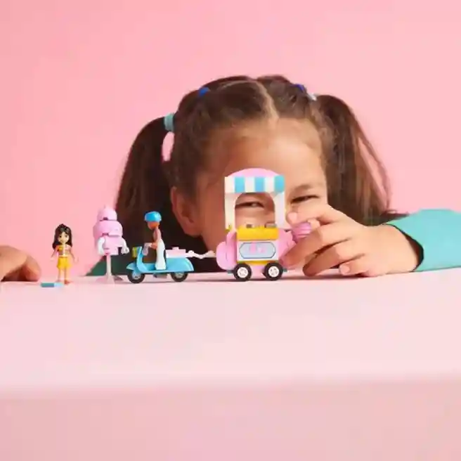Constructor LEGO Friends Suport de vată de zahăr și scuter, art. 42643