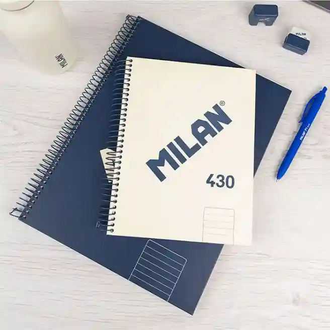 Caiet cu spiră A5 80 foi pătrățele MILAN copertă tare 430 Pink