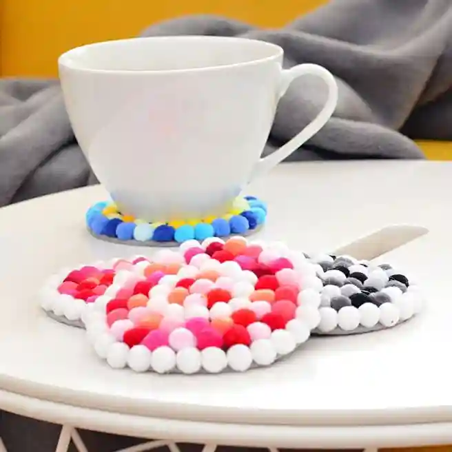 Pom Pom din poliester 1cm MIX maro 120 buc.