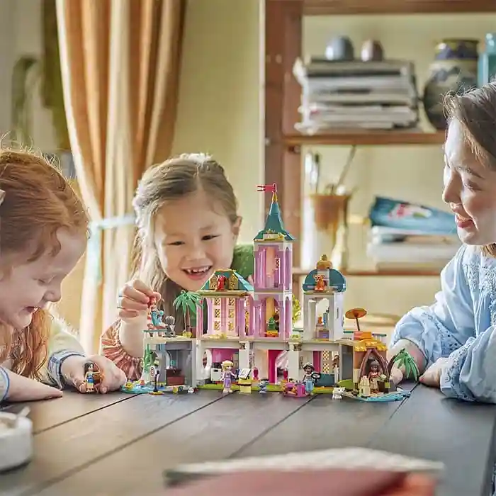 Конструктор LEGO Disney Замок принцессы и королевские питомцы, арт. 43267