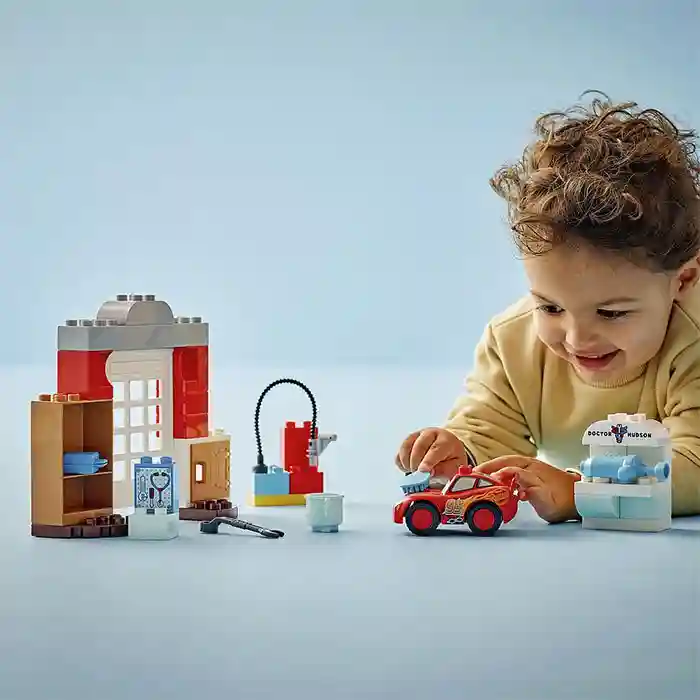 Constructor LEGO Duplo McQueens Visit to Docs Garage, art. 10456