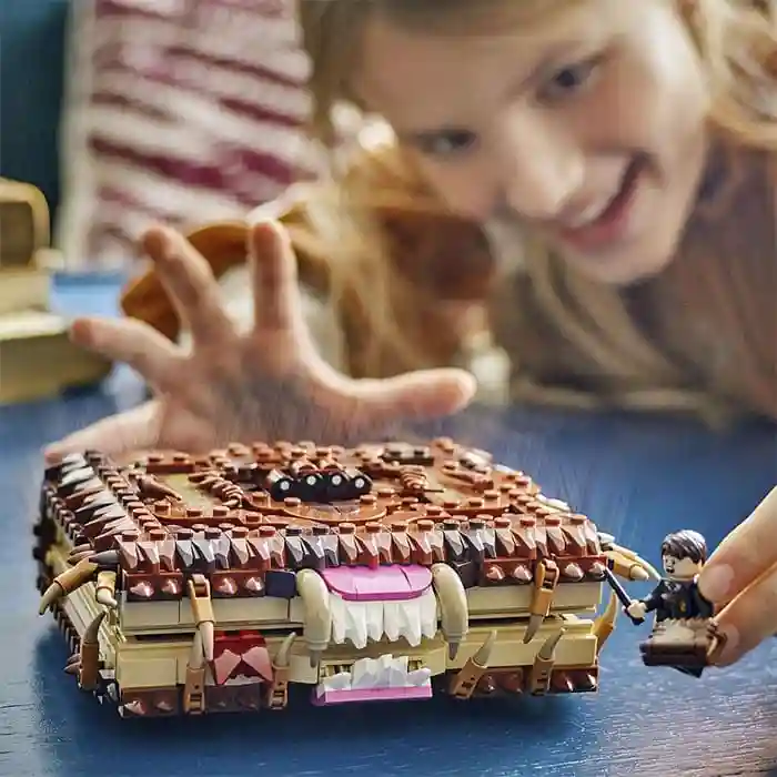 Constructor LEGO Harry Potter Chomping Monster Book of Monsters, art. 76449