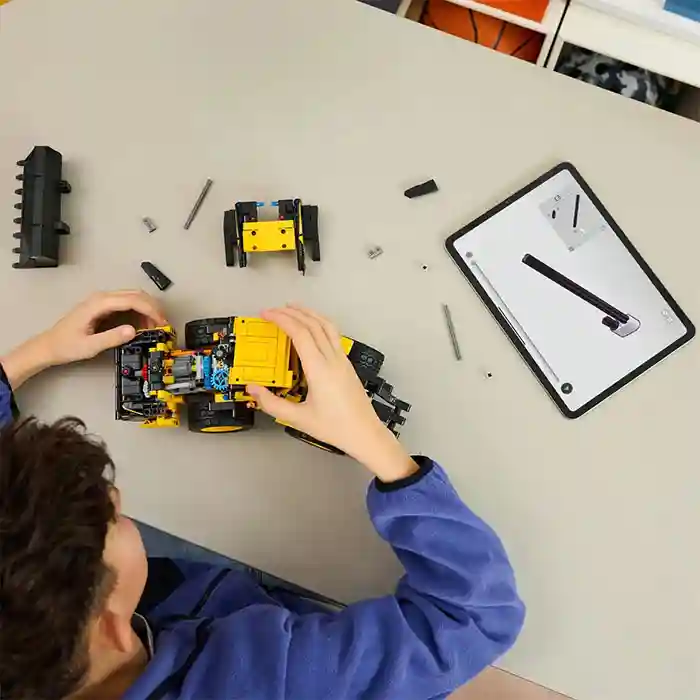 Конструктор LEGO Technic Электрический колесный погрузчик Volvo L120, арт. 42209