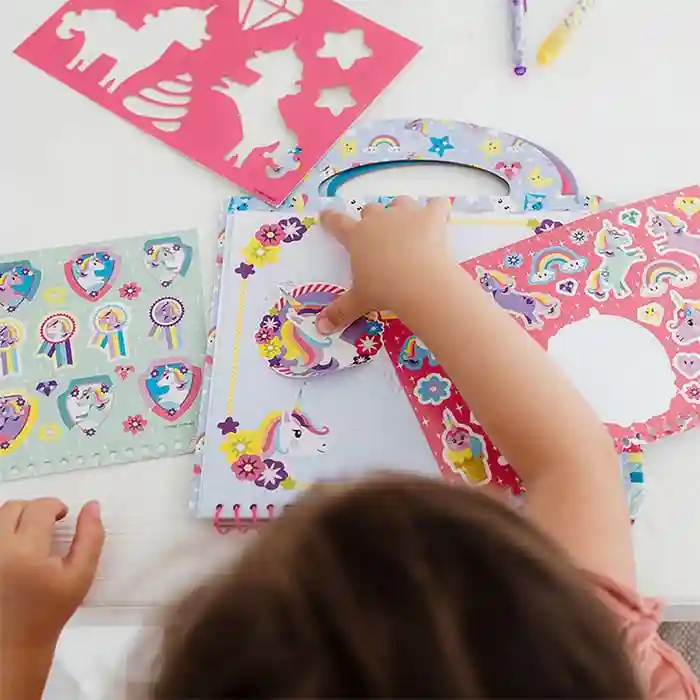 Unicorn Set creativ, cu șabloane, autocolante, foi de joc, pixuri gel