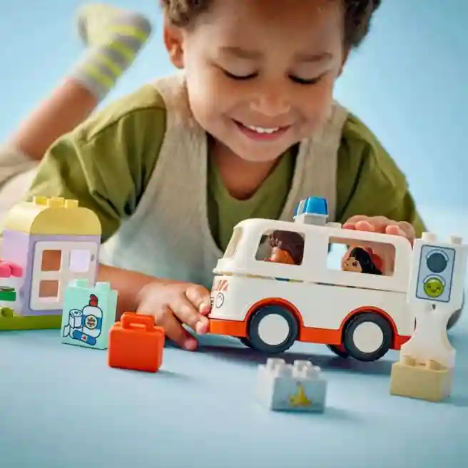 Constructor LEGO DUPLO Ambulanță și șofer, art. 10447