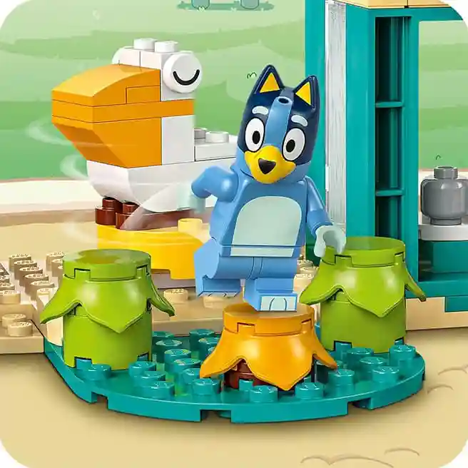 Constructor LEGO Bluey Distracție pe terenul de joacă cu Bluey și Chloe, art. 11201