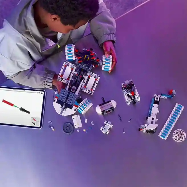 Конструктор LEGO Technic Космический аппарат Lunar Outpost Moon Rover, арт. 42211