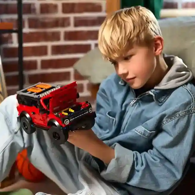 Constructor LEGO Technic SUV-ul Ford Bronco, art. 42213