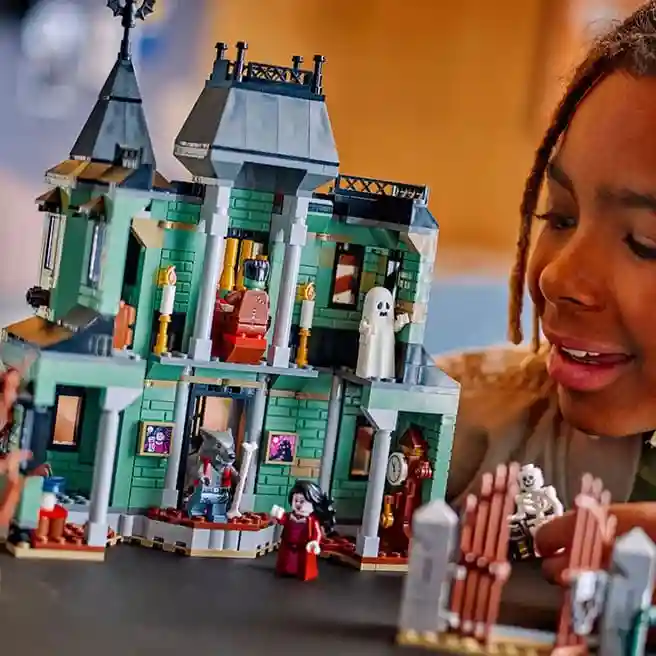 Constructor LEGO Creator Conacul bântuit, art. 31167