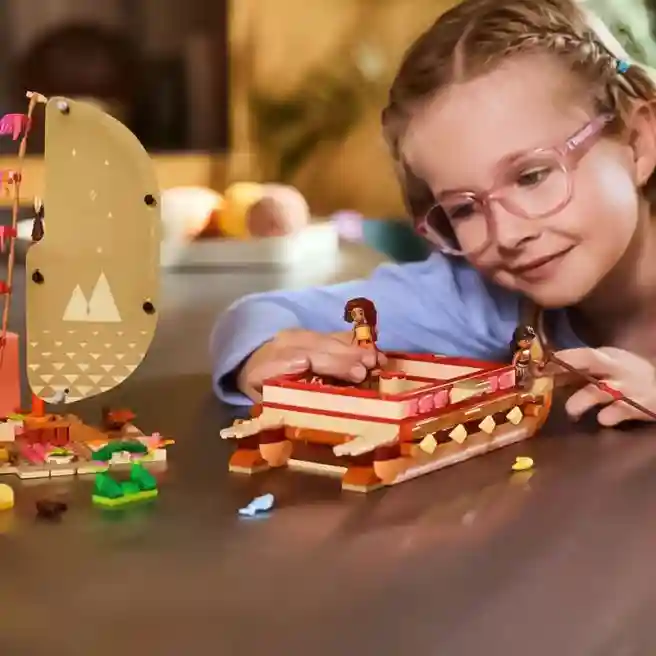 Constructor LEGO Disney Canoea de aventură a Moanei, art. 43270