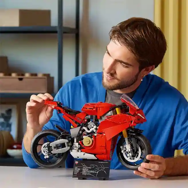 Constructor LEGO Technic Motocicleta Ducati Panigale V4 S, art. 42202