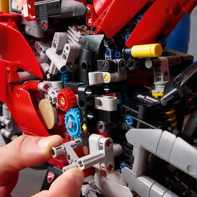 Constructor LEGO Technic Motocicleta Ducati Panigale V4 S, art. 42202