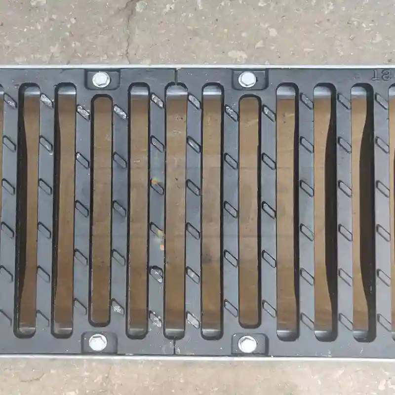Gratar fonta canalizare cu rigola fibrobeton L=1000 mm H=200 mm B=300 mm EN124 D400 TR