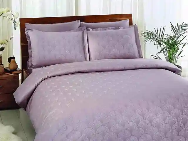 Розовый
