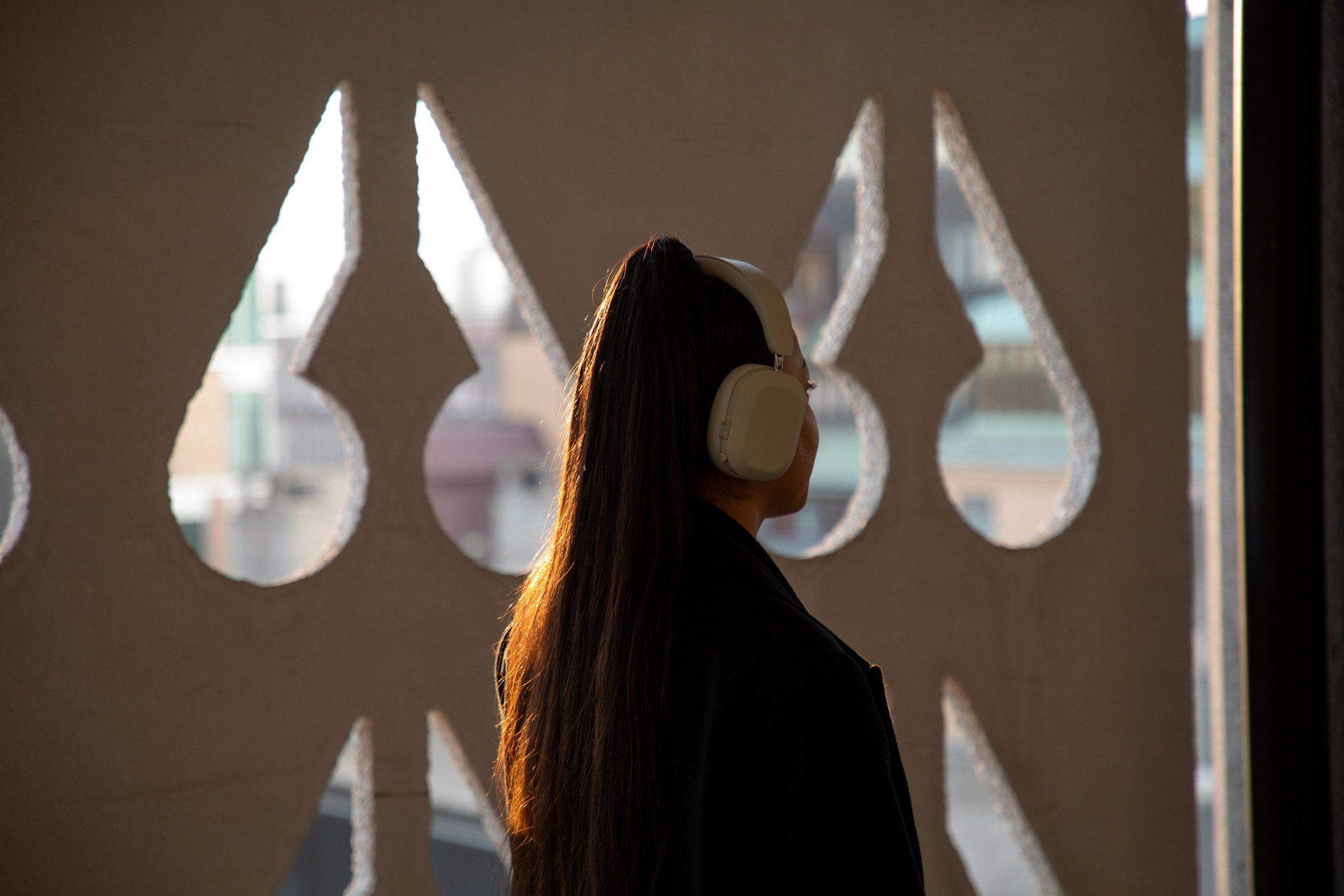 MONDO Over-Ear Greige
