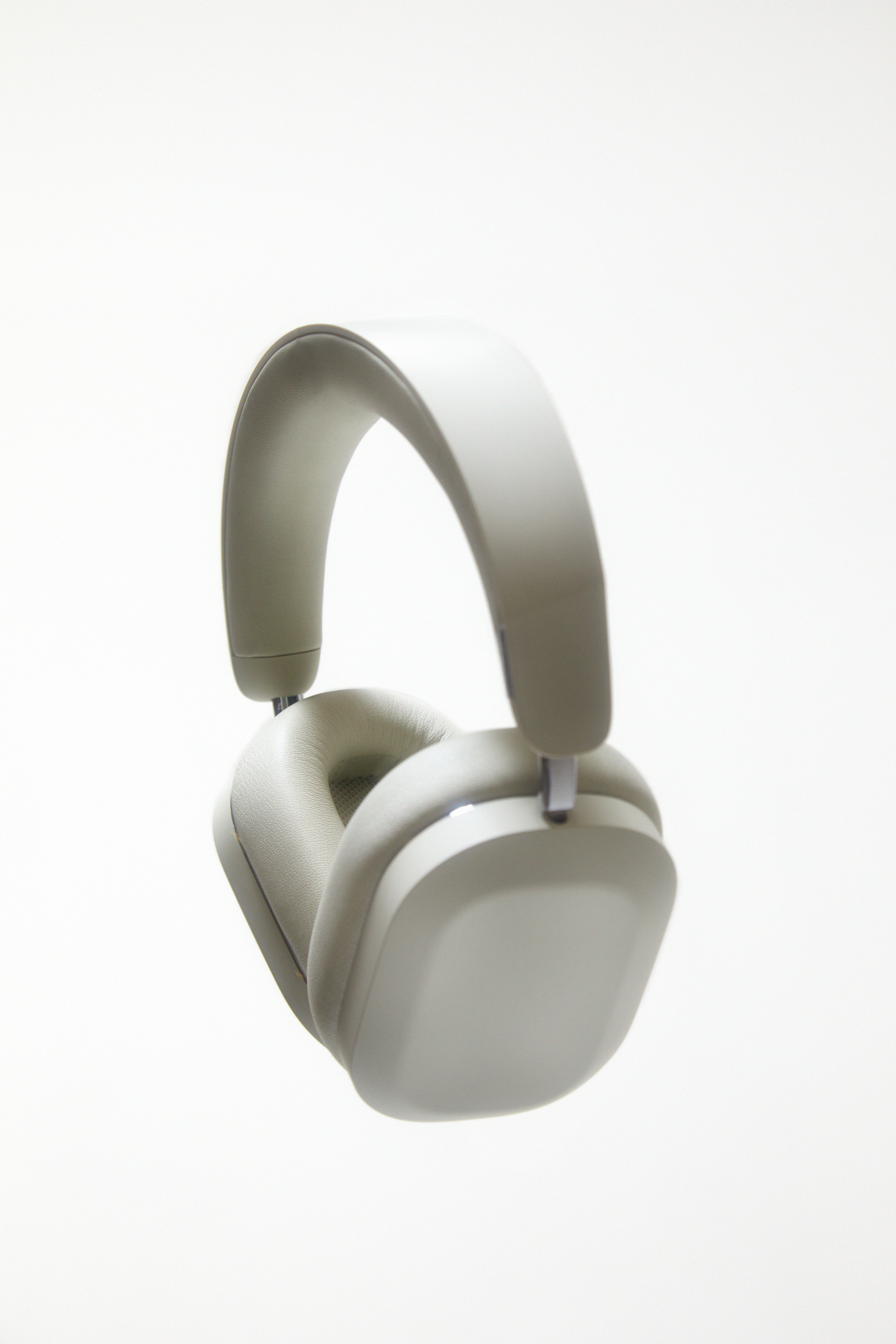 MONDO Over-Ear Greige