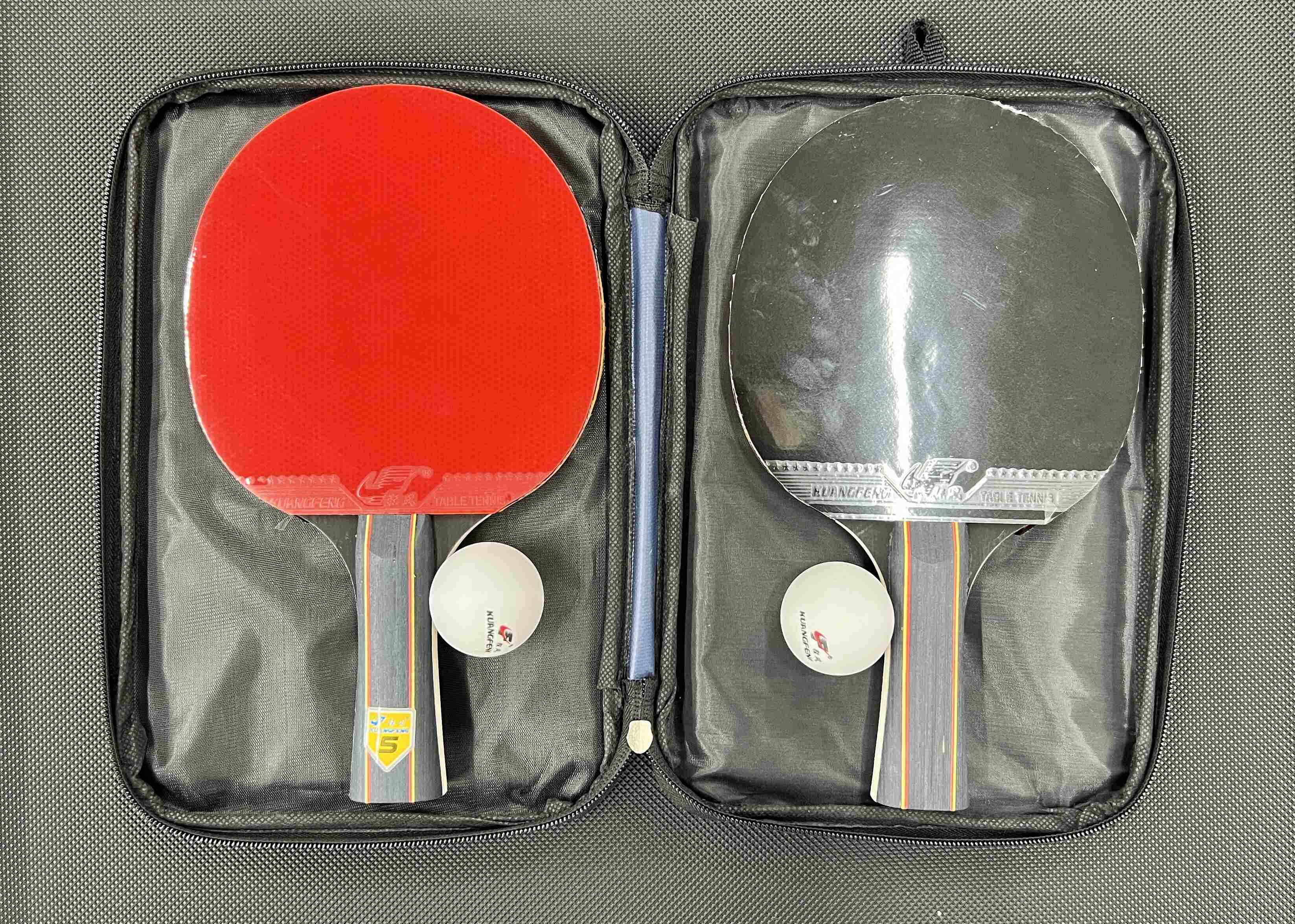Set tenis de masa (2 palete + 2 mingi + husa) 1511-954 / 2311-1474 (6682)