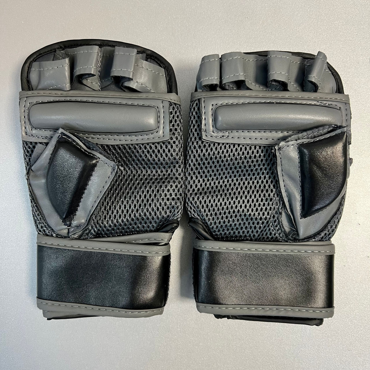 Manusi MMA S/M Blitz Weighted Fingerless Bag Gloves 51-13 (9355)